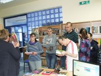 Wizyta podopiecznych  PSOUU - Koło w Miechowie w bibliotece